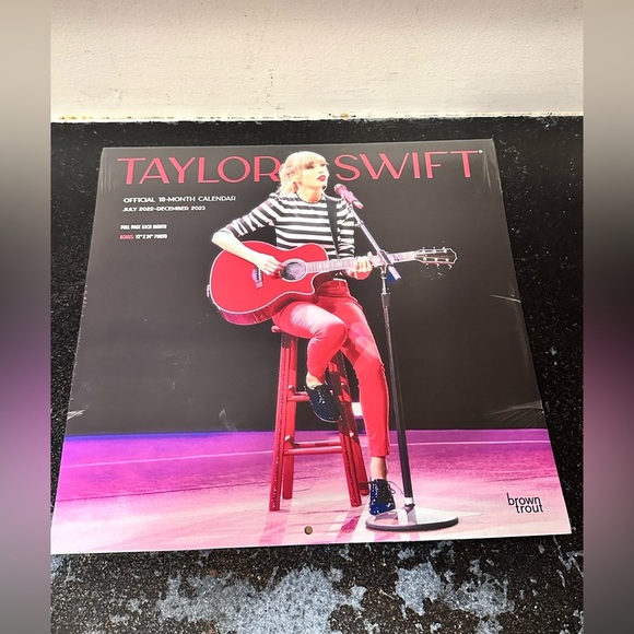 Taylor Swift Red TV Official 18-month Calendar July 2022 - December 2023 - Picture 1 of 4